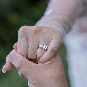 Stunning 14k White Gold Women’s Bridal Set